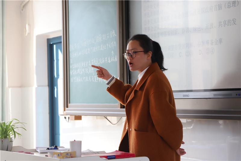 堅(jiān)定信仰，立德樹(shù)人